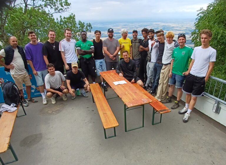 Erste Testspiele und Teambuilding der 1a auf dem Melibokus